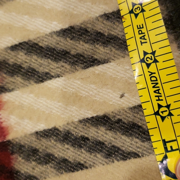 Cashmere Burberry Classic Check Scarf - Picture 8 of 8